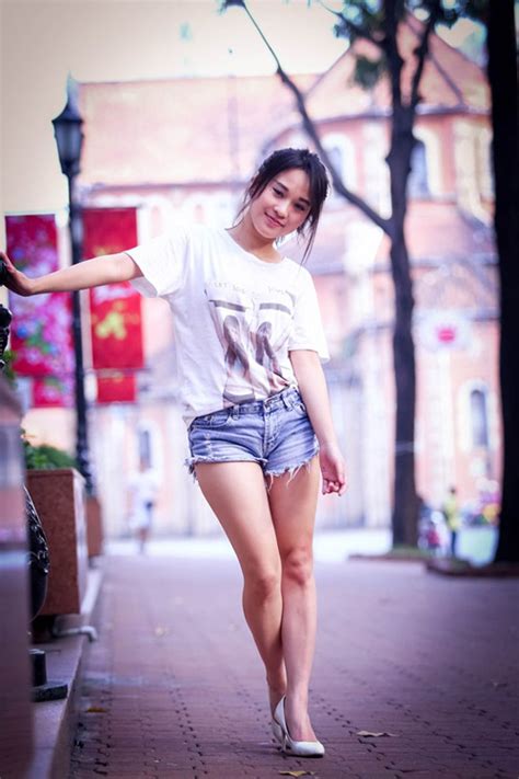 Ngỡ ngàng chiều cao dưới m của hot girl Việt