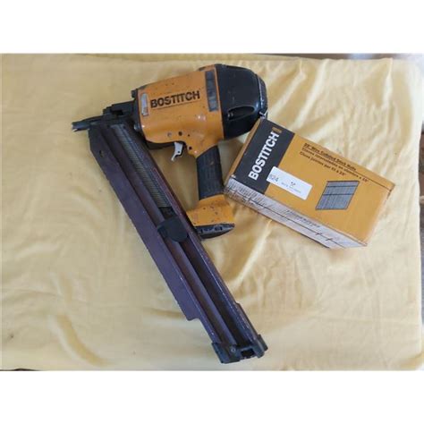 Bostitch Industrial High Power Clipped Head Framing Nailer Model N88wwb And Box Of Nails