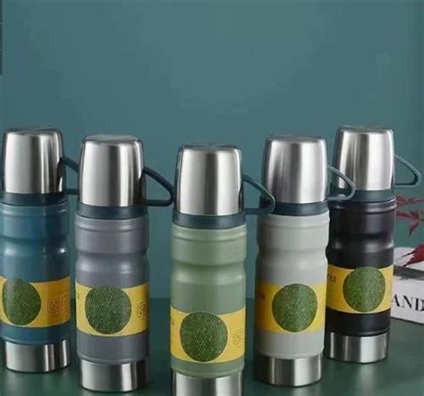 Capacity 500 ML Vacuum Flask Set With 3 Stainless Steel Cups Combo