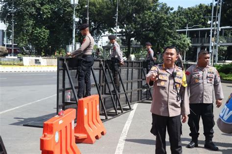 Polisi Kerahkan 1 231 Personel Gabungan Kawal Aksi BEM SI Di Patung