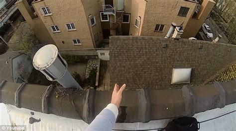 Man S Epic Jump From Chicago Apartment Building Goes Viral Daily Mail