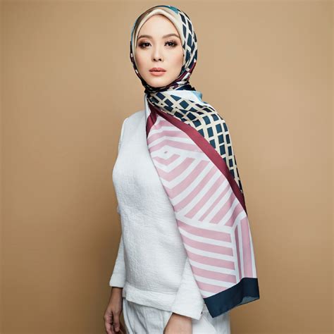 Harga Tudung Duck Vivy Yusof Datin Vivy Yusof Beri Sumbangan 1 700