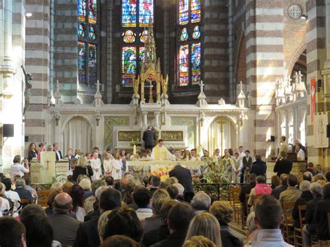 Dimanche De Premi Re Communion Pour La Sainte Famille Apel Sainte