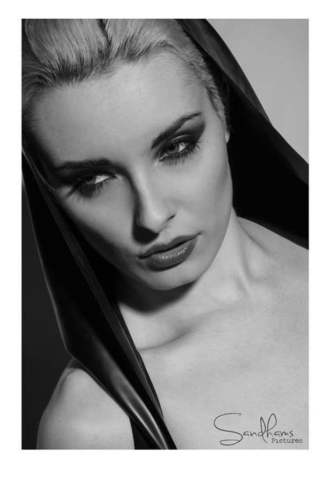 Portia Victorias Photos Stage 32