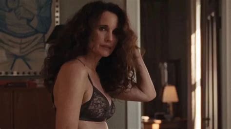 Andie Macdowell La Actriz Que Hace Un Culto De Su Vejez Decidió Dejarse Las Canas Y Vive Con