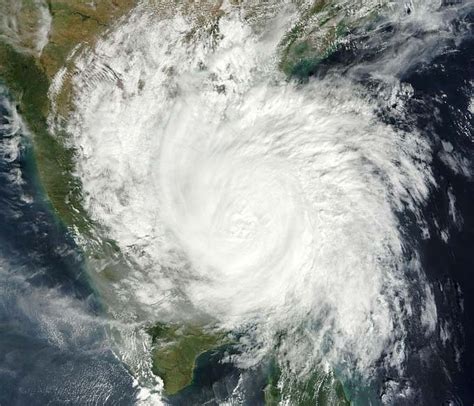 Il Ciclone Gabrielle Avanza La Nuova Zelanda Si Prepara Al Landfall