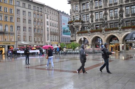 Asylflut Stoppen Flugblattverteilung Vor Pro Asyl Kundgebung