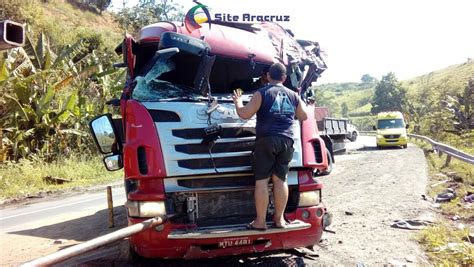 Carreta Tomba E Bloco De Granito Cai Na Br Em Ibira U