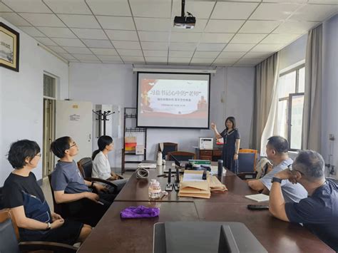 外国语言学院大学英语教工第二党支部举办“习总书记心中的‘老师——强化师德师风，筑牢党性根基”主题党课 外国语学院