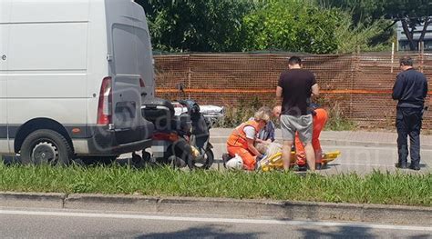 Incidente Stradale A Rimini Conducente Di Uno Scooter Ferita In