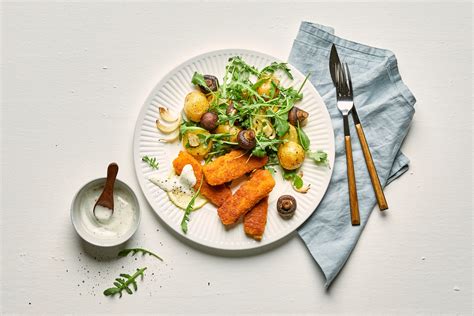 Vegane Fischstäbchen mit Ofenkartoffel Pilz Salat ALDI Rezeptwelt