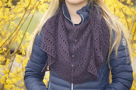 Ravelry Blackberry Crescent Shawl Pattern By Undeniable Glitter Alyssa