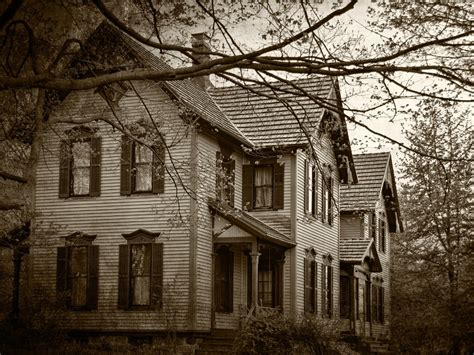 Haunted House Tour | The Spookiest Places In the USA | Art & Home