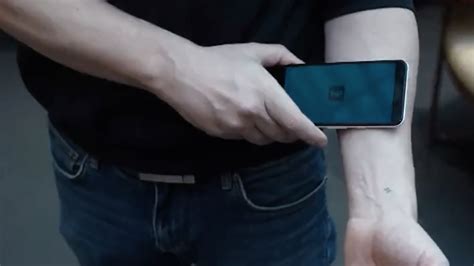 Шведский стартап Epicenter представил подкожный чип с сертификатом о ...