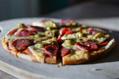 4k 5k Pizza Closeup Sausage Olive Bokeh Sliced Food Piece Hd