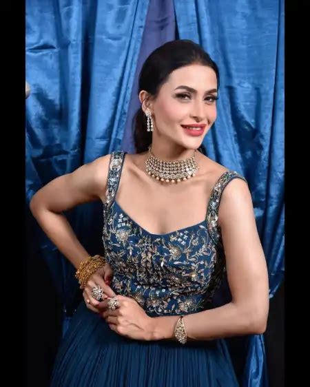 Pavitra Punia Hot Nvel Pics And Photo In Lehnga