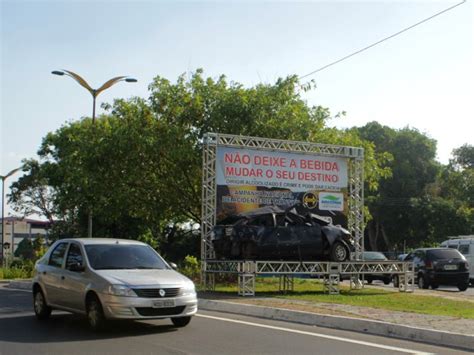 G Exposi O De Carros Destru Dos Em Acidentes Alerta Motoristas No