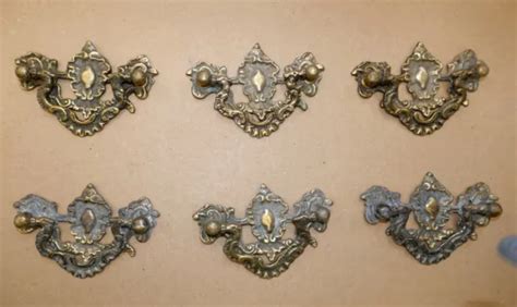 DECO ANCIENNE LOT DE 6 POIGNEES STYLE REGENCE Pour MEUBLE En BRONZE