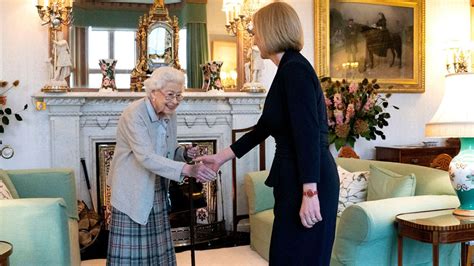 The Queen What Really Happened Inside Her Balmoral Meeting With Liz