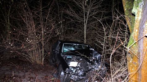 Bei Einem Alleinunfall Auf Der F Hrstra E In Hamm Heessen Wurden Zwei