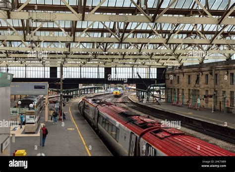 Virgin Voyager At Platform 4 At Carlisle Citadel Railway Station Stock