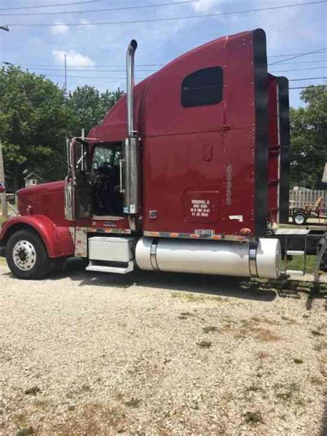 Freightliner Classic 2007 Sleeper Semi Trucks