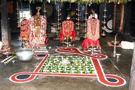 अजब गजब देश के इन मंदिरों में देवी देवता नहीं बल्कि जानवरों की होती है