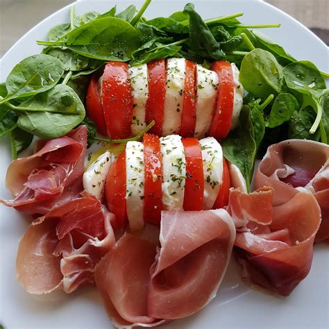 Caprese Salad With Prosciutto Rketorecipes