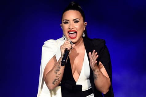 Fans Share Support For Demi Lovato After Nude Pics Leak