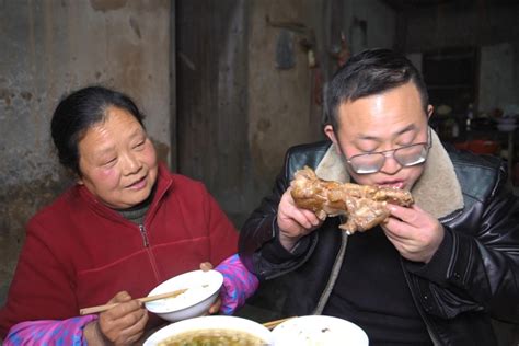 远嫁贵州的女儿在娘家，女婿做梦都想吃肉，看丈母娘如何待女婿凤凰网视频凤凰网