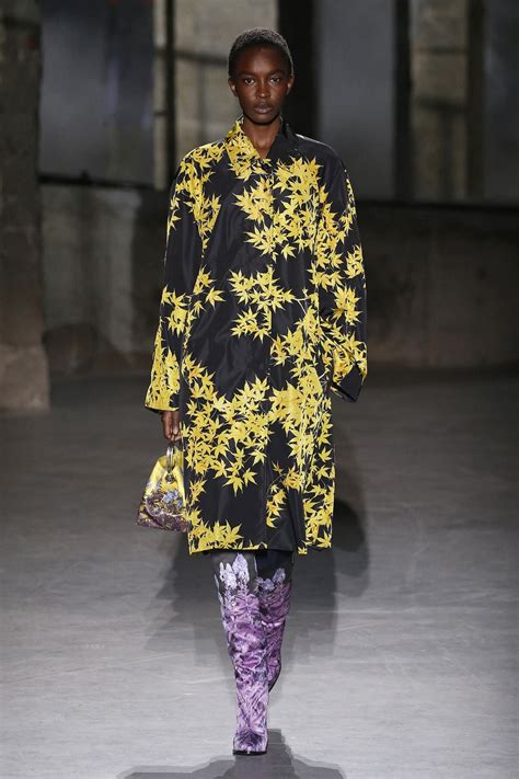 Dries Van Noten Fashion Show Collection Ready To Wear Fall Winter