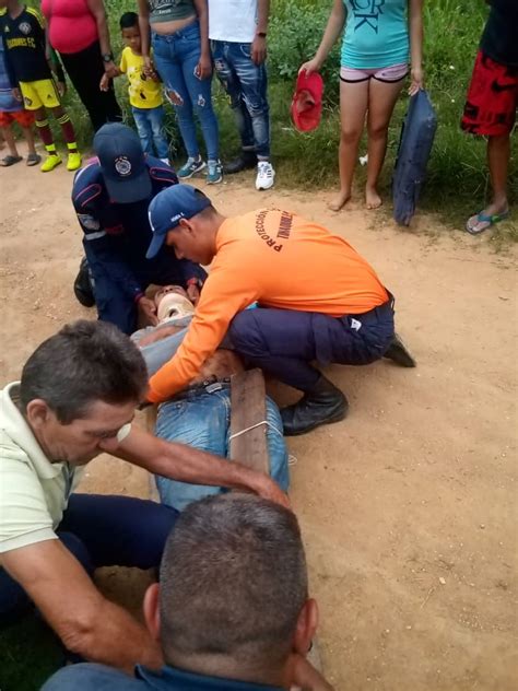 Un Hombre Result Lesionado Al Caer De Un Poste