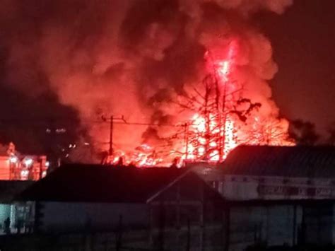 Se Incendia Bodega De Madera En Toluca