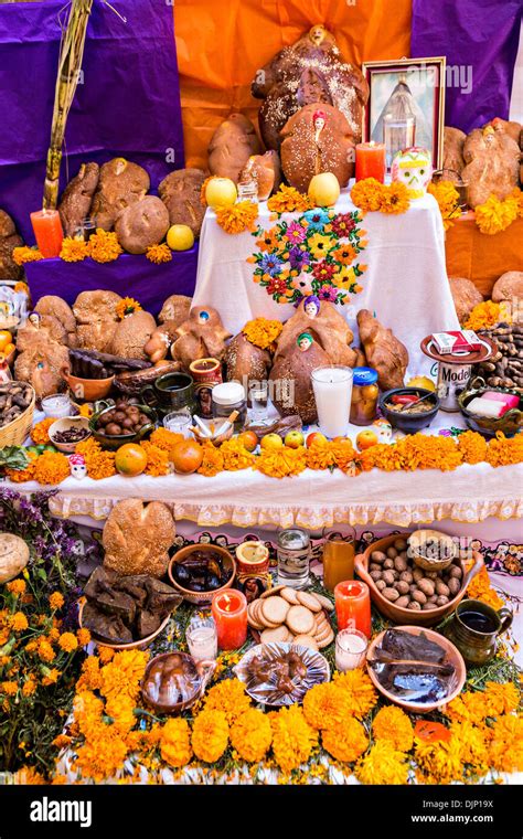 Day Of The Dead Food Altar Stock Photos & Day Of The Dead Food Altar ...