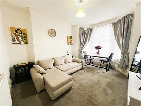 Meanley Road Manor Park 1 Bed Ground Floor Flat 1 600 Pcm 369 Pw