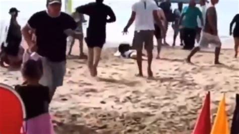 Turista Muere Por Ataque De Tibur N En Playa De Jalisco Video