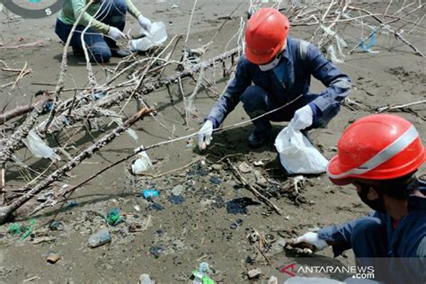 Tumpahan Minyak Kembali Terjadi Di Perairan Karawang Antara News