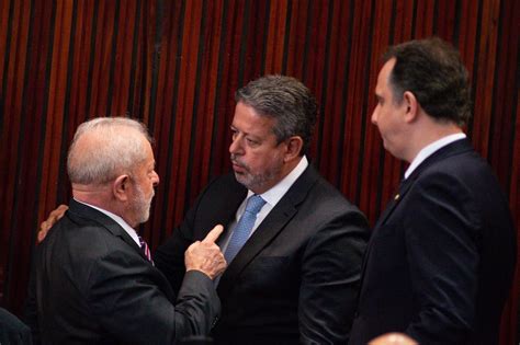 Em meio à tensão e véspera de votação da PEC da Transição Lula e Lira