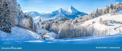 Zima Krajobraz W Bawarskich Alps Z Kościół Bavaria Niemcy Zdjęcie