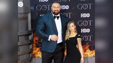 Game Of Thrones Star Hafthor Julis Bj Rnsson Ehefrau Kelsey Hat