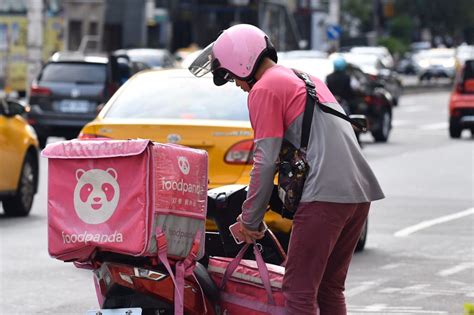 外送員牽機車過馬路被開罰 嗆「沒有用的爛警察」再挨告 社會萬象 生活 Nownews今日新聞