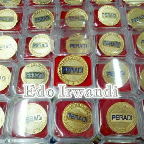 Jual Toga Advokat Pengacara Dan Jaksa Bahan Jet Black Pin PERADI Stiker