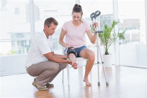 How to Care for a Bruised Knee | Livestrong.com