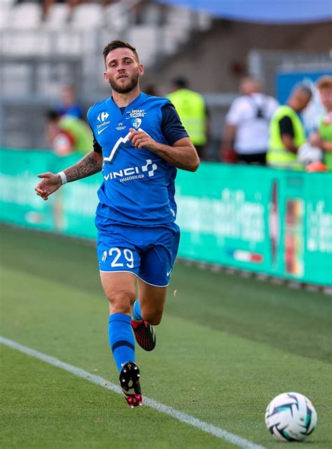 Football Ligue 2 Amine Sbaï intenable Gaëtan Paquiez dans le dur