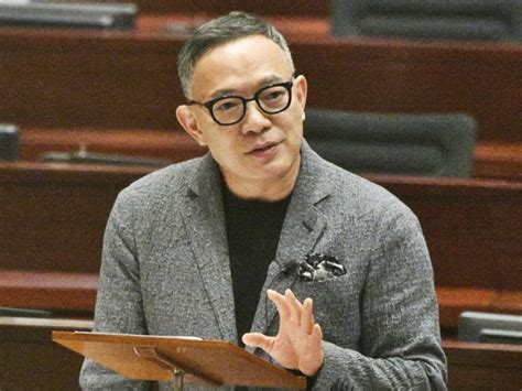 謝偉俊：委員會傾向接受議員出席立法會大會須穿商務服飾 星島日報