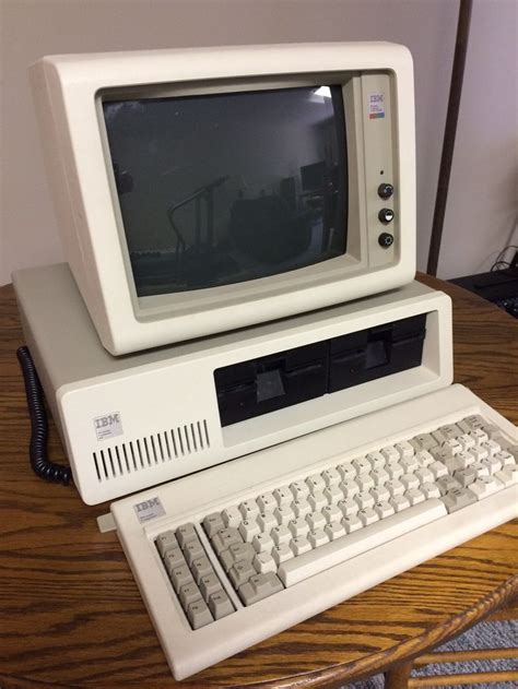 Ibm Pc Xt 5160 Dual Floppy Drives With 5153 Color Monitor Old