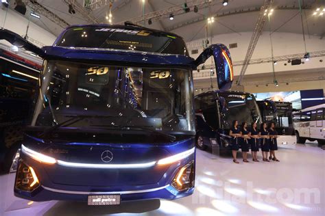 Foto Adiputro Luncurkan Jetbus 5 Dalam Ajang Otomotif GIIAS 2023