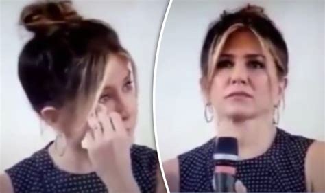 Jennifer Aniston Breaks Down In Tears While Discussing Past Heartache