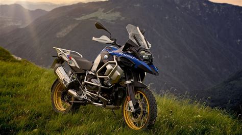 Nuova BMW R 1250 GS Adventure 2019 a EICMA 2018 novità e prezzo