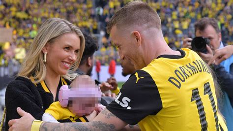 Marco Reus Und Scarlett Foto Zeigt Emotionalen Moment Nach Dortmund